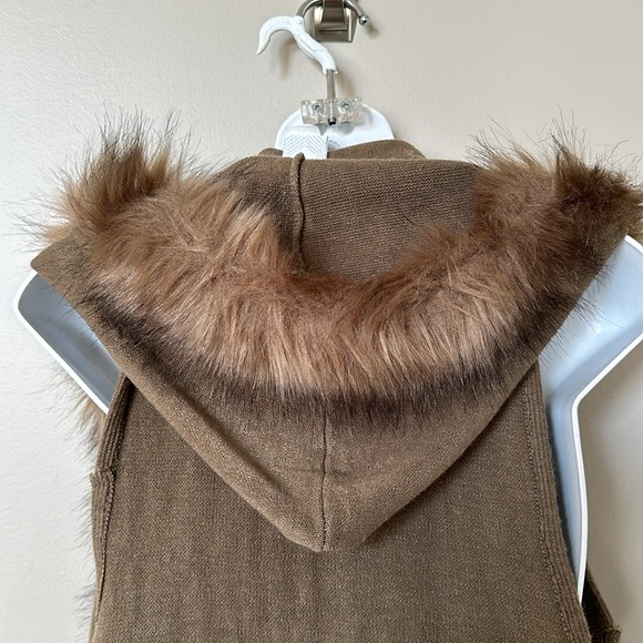 Brown Cardigan knit with fringe and fur details - Picture 6 of 6